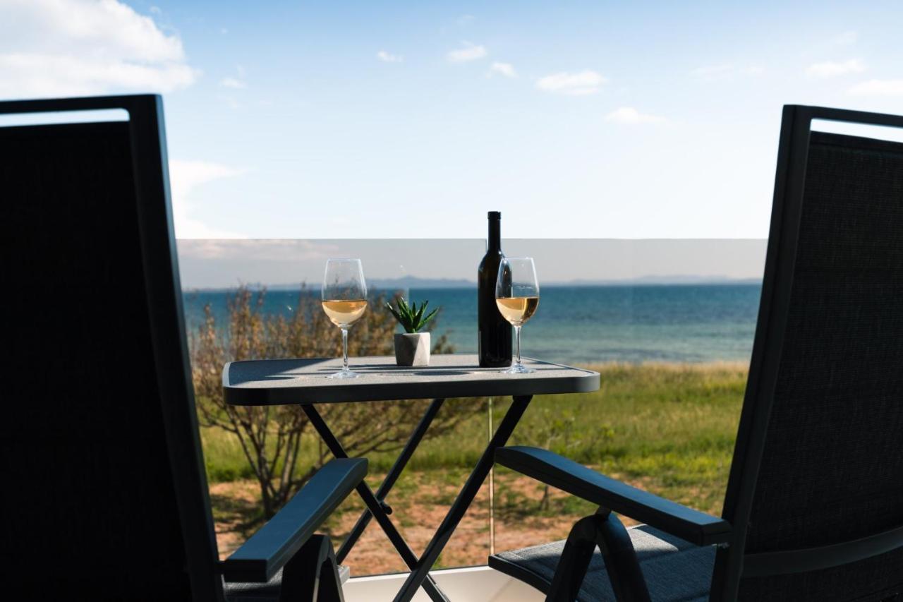 Beachfront Reiterer Villa V2 With Seaview 30 Meters From The Beach - Crowonder Luxury Rent Privlaka  Eksteriør bilde